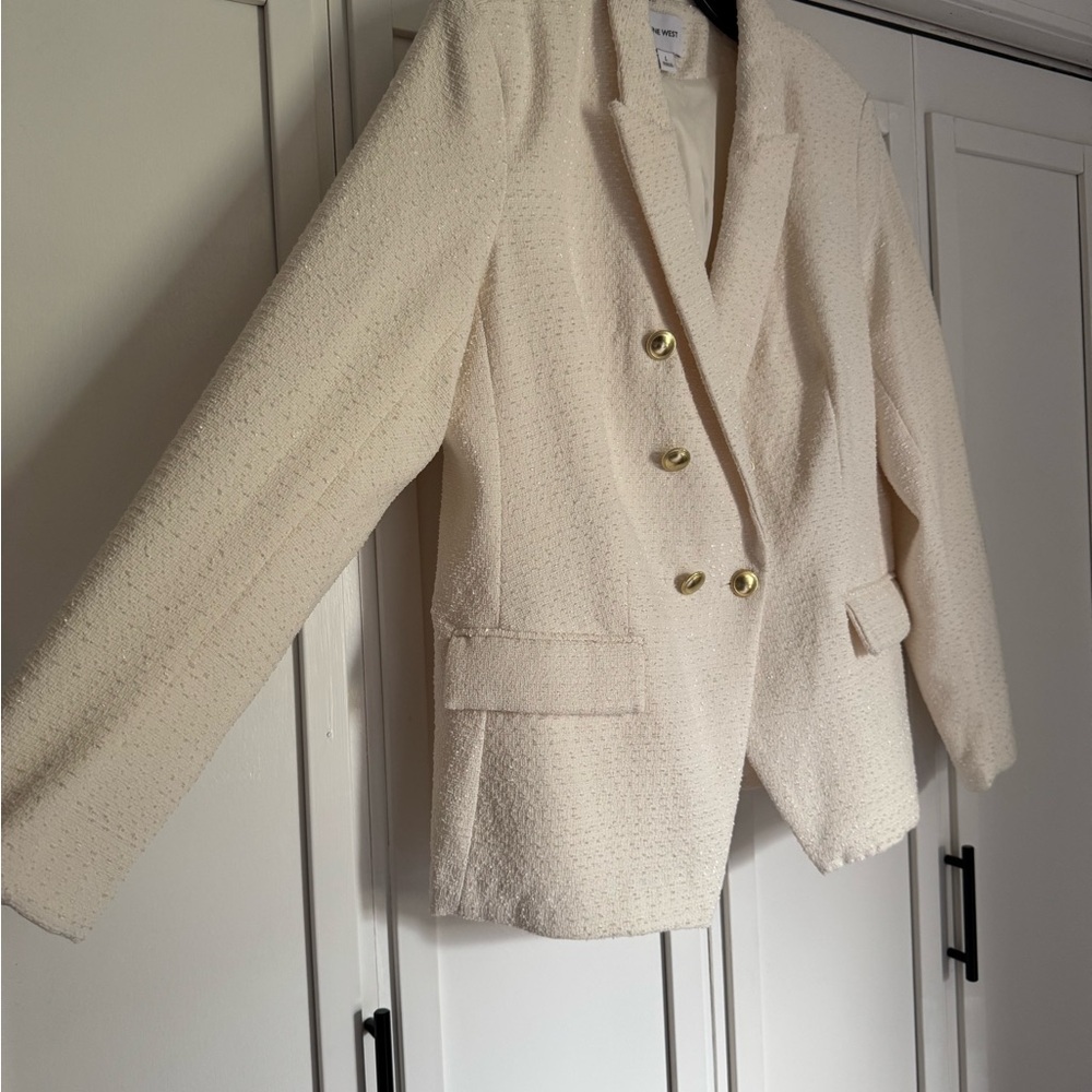 Women's Cream Double-Breasted Bouclé Blazer with Gold Buttons - Picture 3 of 8